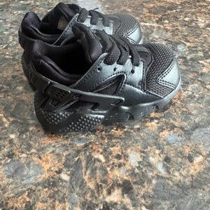 NEW Nike Huaraches Baby size 4c